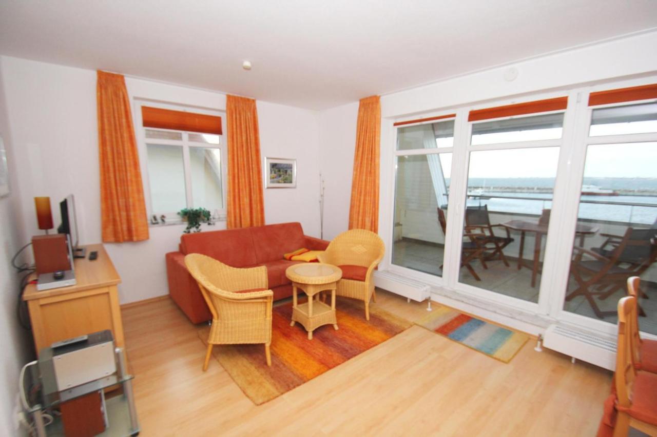 Hafennahe Ferienwohnung Mit Balkon Und Meerblick - Hafenhaeuser Wiek Wohnung 13 Wiek auf Rügen エクステリア 写真