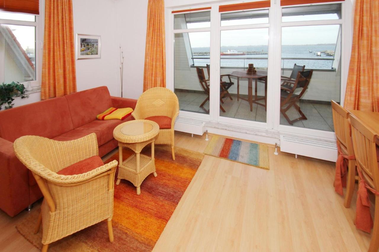 Hafennahe Ferienwohnung Mit Balkon Und Meerblick - Hafenhaeuser Wiek Wohnung 13 Wiek auf Rügen エクステリア 写真