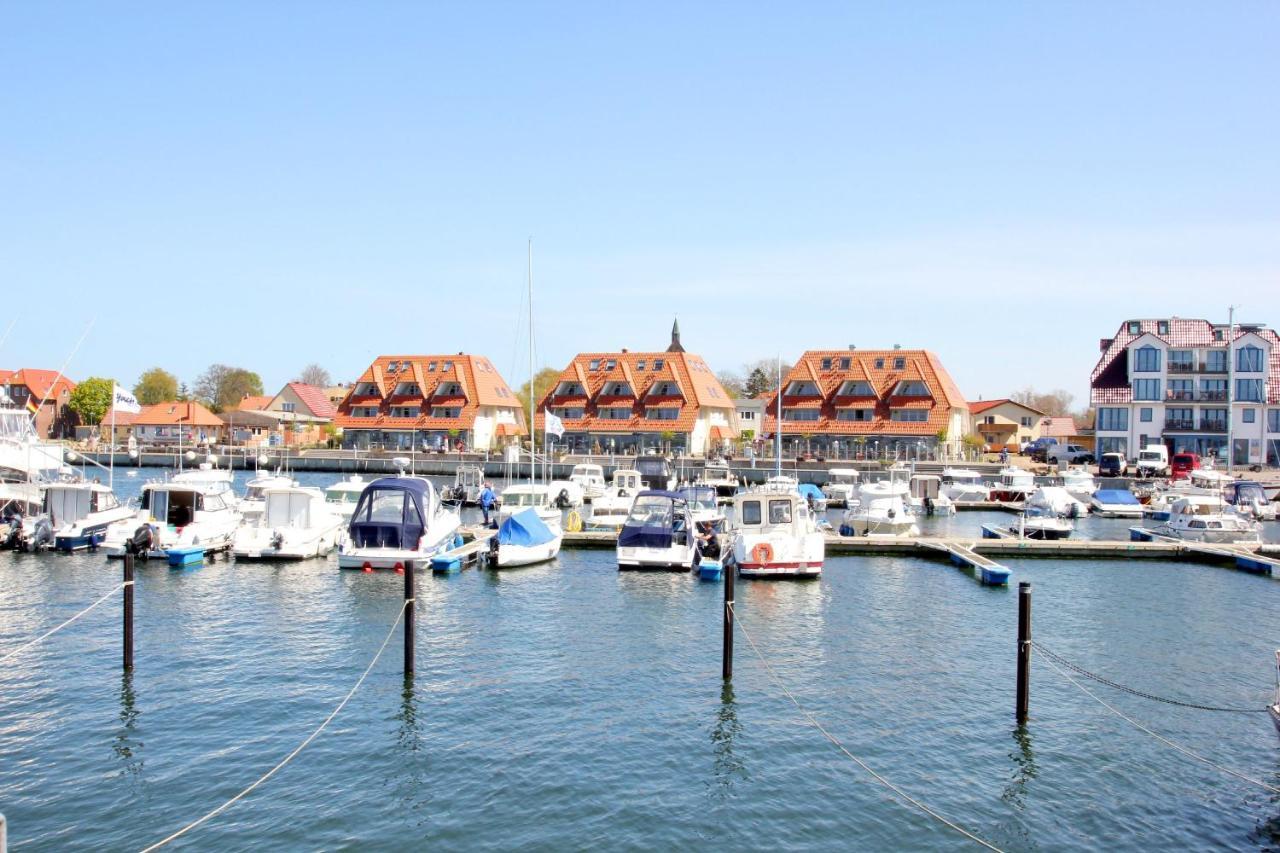 Hafennahe Ferienwohnung Mit Balkon Und Meerblick - Hafenhaeuser Wiek Wohnung 13 Wiek auf Rügen エクステリア 写真