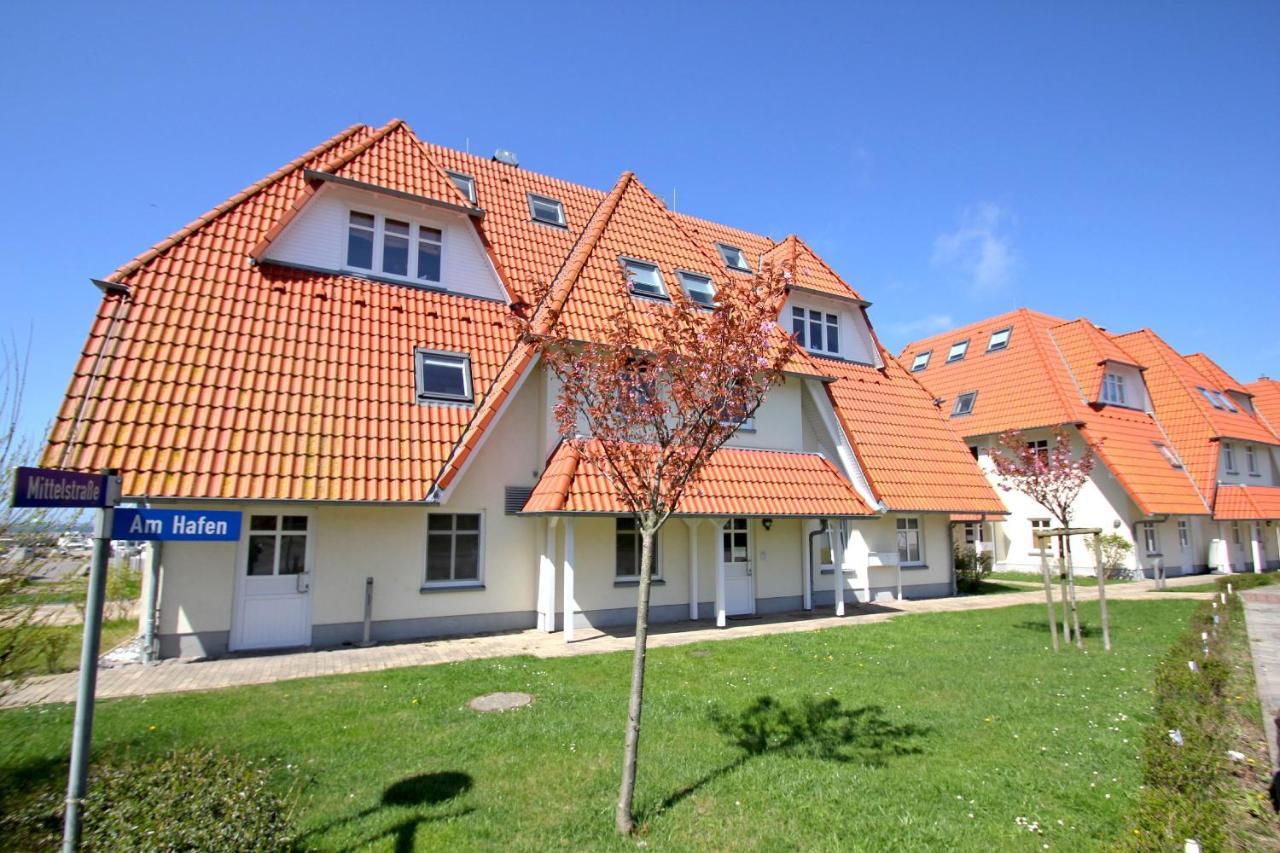 Hafennahe Ferienwohnung Mit Balkon Und Meerblick - Hafenhaeuser Wiek Wohnung 13 Wiek auf Rügen エクステリア 写真